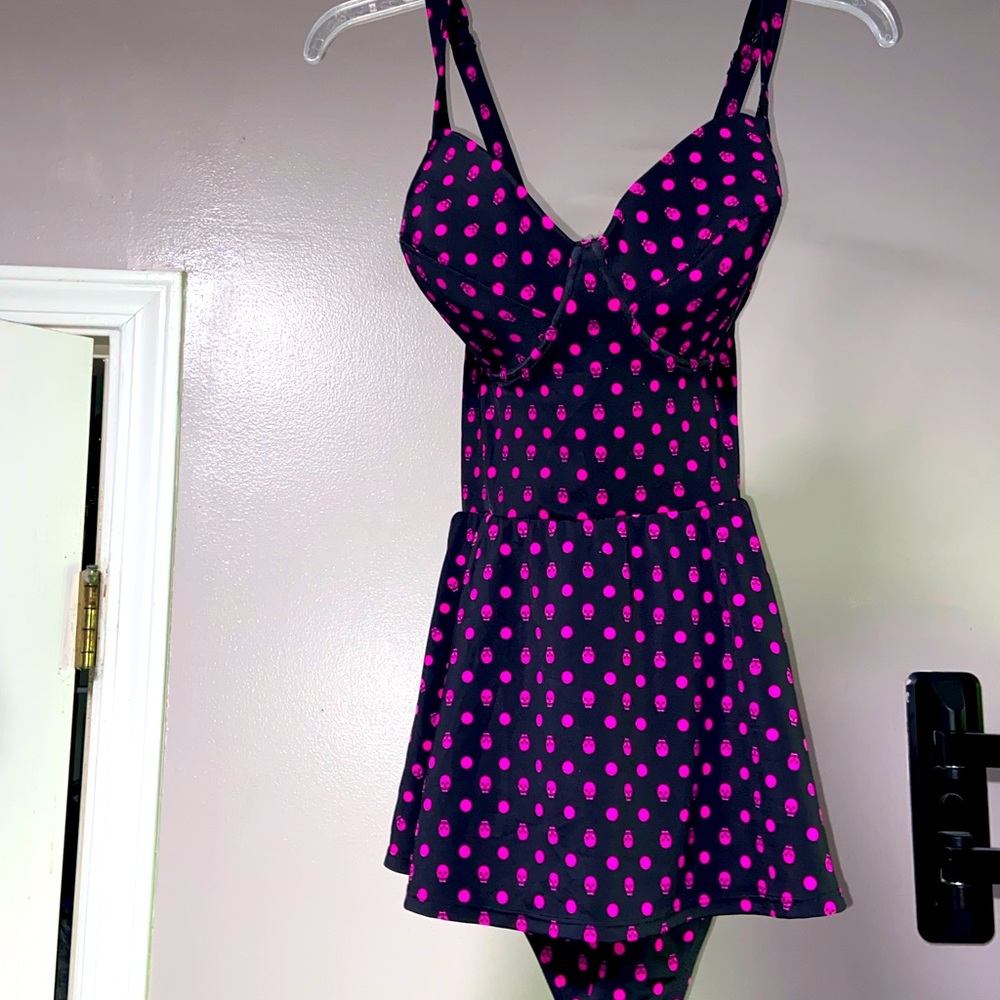 Torrid Peplum Pink & Black Skull Polka Dot Swimsuit 🔥🔥